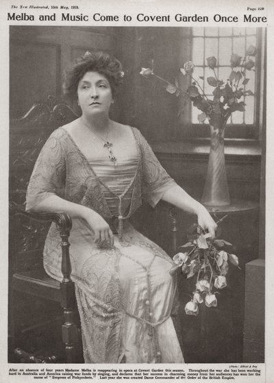 Dame Nellie Melba, cantora de ópera australiana (foto p/b) de Elliott and Fry Photography Studio