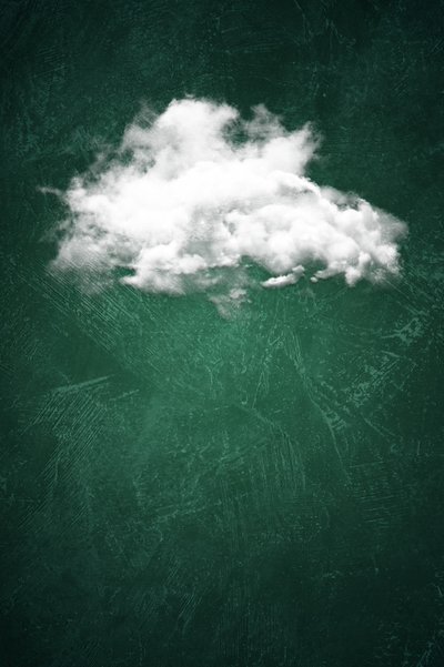 Nuvem Solitária Verde Escuro de Ema Paraschiv