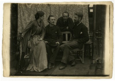 May Morris, HH Sparling, Emery Walker e George Bernard Shaw de Emery and Boutall Walter Walker