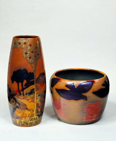 Vasos de vidro Cameo com corpos globulares de Emile Galle