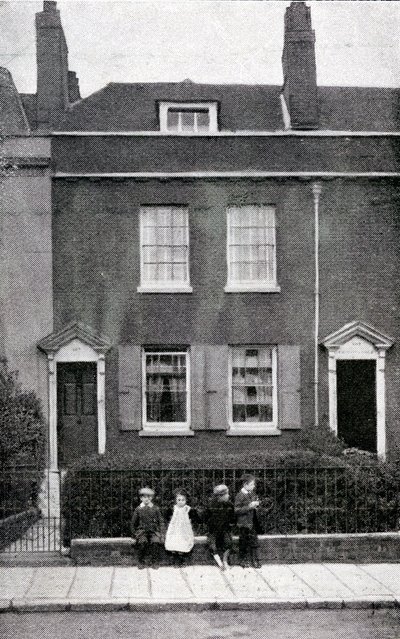 387, Commercial Road, Portsmouth, Hampshire, local de nascimento de Charles Dickens em 7 de fevereiro de 1812, c.1900 de English Photographer