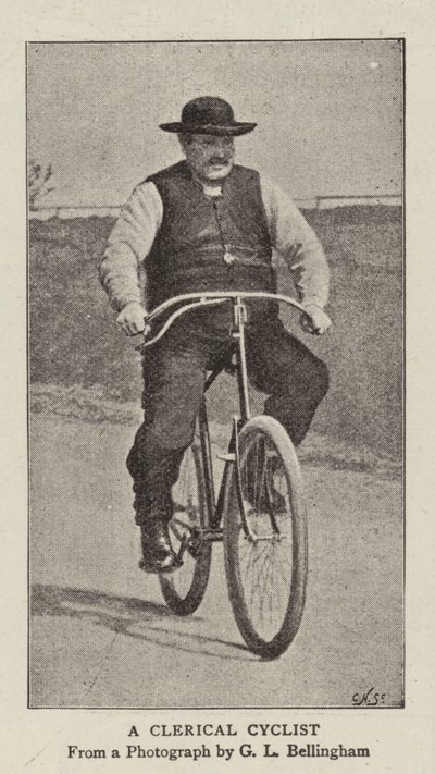 Um ciclista clerical de English Photographer