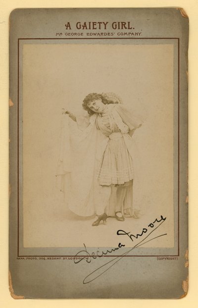 Uma menina da alegria - Decima Moore de English Photographer