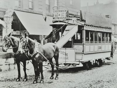 Um bonde puxado a cavalo de Greenwich-Westminster, 1885 de English Photographer