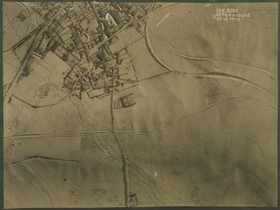 Fotografia aérea com trincheiras da Primeira Guerra Mundial, 1917 de English Photographer