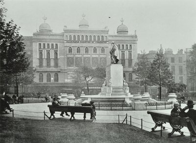 Alhambra, Leicester Square, Westminster LB: lado leste, 1895 de English Photographer