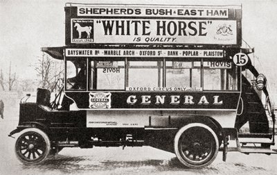 Um ônibus, c.1910, da história de vinte e cinco anos, publicado em 1935 de English Photographer