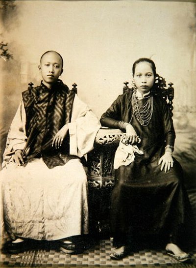 Annamite boy and girl in central Vietnam, c.1875 (estampa do albumen) de English Photographer