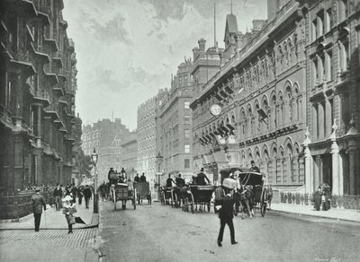 Lojas do Exército e da Marinha, Victoria Street, Westminster LB: olhando para o leste pela Francis Street, 1895 de English Photographer