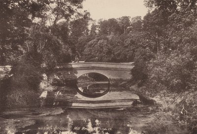 Arundel: Ponte do moinho (foto a p/b) de English Photographer