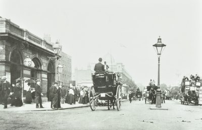 Estação de Baker Street, Marylebone Road, Westminster LB: olhando para o leste por Baker Street, 1895 de English Photographer