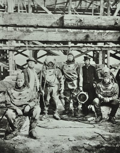 Blackfriars Bridge: trabalhadores da construção civil posam com equpiment, 1869 de English Photographer