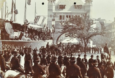 Túnel Blackwall: pagentria como o Príncipe de Gales, mais tarde o Rei Eduardo VII e a Princesa Alexandria assistem à abertura cerimonial do túnel, 1897 de English Photographer