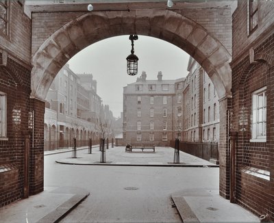 Bourne Estate: Edifícios Kirkeby, Londres de English Photographer