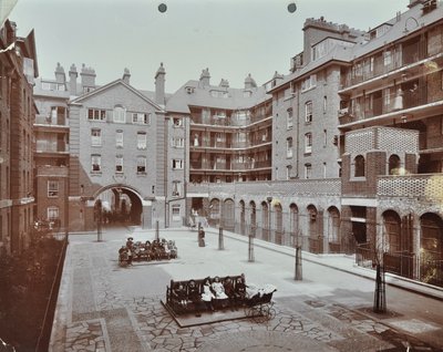 Bourne Estate: Laney Buildings, Londres de English Photographer