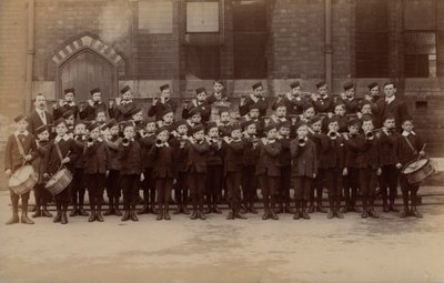 Boys Brigade Band, presumivelmente (foto a p/b) de English Photographer