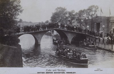 Exposição do Império Britânico, Wembley: Lago e Ponte (foto a p/b) de English Photographer