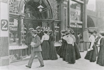 Festa do Jardim do Palácio de Buckingham, 1911 de English Photographer