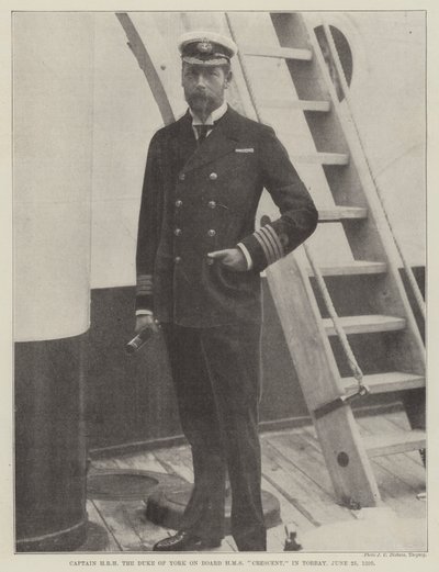 Capitão HRH o Duque de York a bordo do HMS Crescent, em Torbay, 25 de junho de 1898 de English Photographer