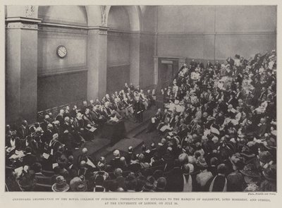 Celebração do centenário do Royal College of Surgeons, apresentação de diplomas ao Marquês de Salisbury, Lord Rosebery e outros, na Universidade de Londres, em 26 de julho de English Photographer
