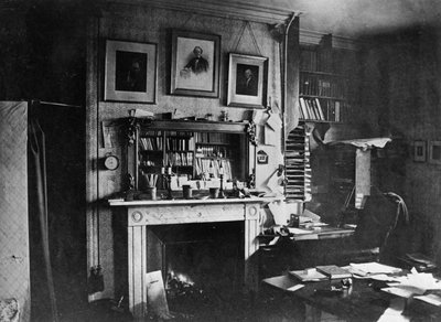 Charles Darwins estuda na Down House de English Photographer