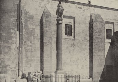 Coluna e Estátua da Virgem, Nazaré, perto do local da casa de José e Maria de English Photographer