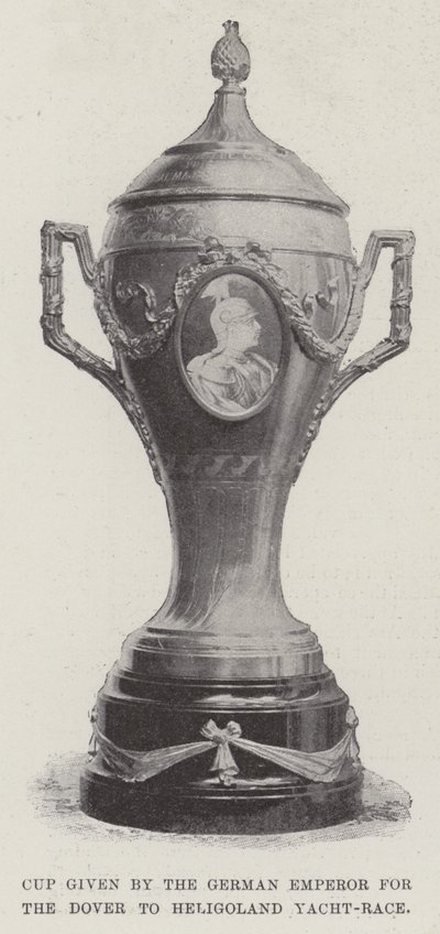 Taça dada pelo imperador alemão para o Dover para a corrida de iates de Heligoland de English Photographer