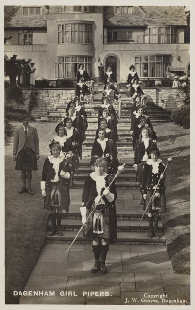 Dagenham Girl Pipers, Essex (foto a p/b) de English Photographer