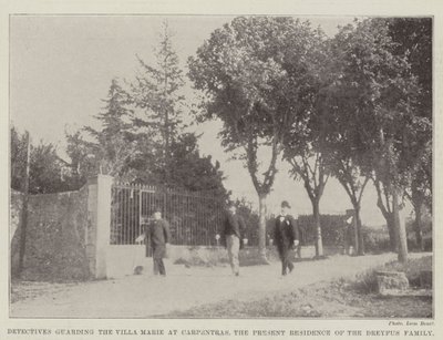 Detetives que guardam a Villa Marie em Carpentras, a atual residência da família Dreyfus de English Photographer