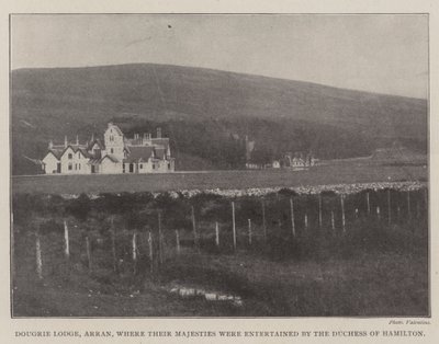 Dougrie Lodge, Arran, onde Suas Majestades foram entretidas pela Duquesa de Hamilton de English Photographer