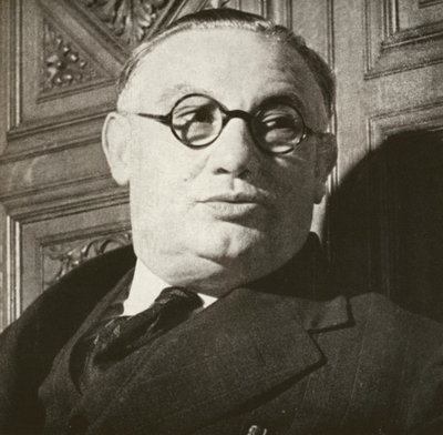Ernest Bevin, retrato, c.1940 (fotografia a preto e branco) de English Photographer