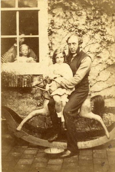 Pai filha, sentada, ligado, um, cavalo balanço, com, irmão mãe, olhar através janela, 1860s, (albumen, impressão) de English Photographer