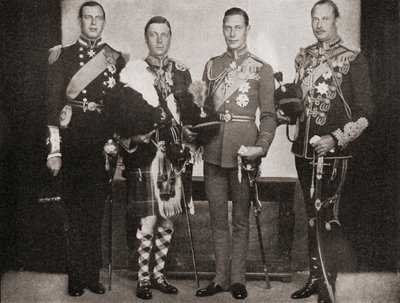 Quatro dos cinco filhos do rei George V, da esquerda para a direita, o príncipe George, duque de Kent, o rei Edward VIII, mais tarde duque de Windsor, o príncipe Albert, duque de York, mais tarde o rei George VI, o príncipe Henry, Duque de English Photographer