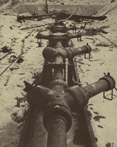 Arma secreta alemã destinada a disparar projécteis contra Londres a partir de tubos escavados em falésias na costa francesa, descoberta pelas forças aliadas que avançavam após os desembarques na Normandia, Segunda Guerra Mundial de English Photographer