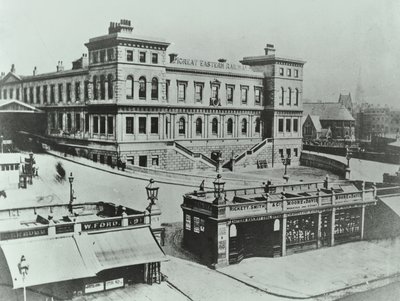 Great Eastern Terminus em Bishopsgate: exterior, 1862 de English Photographer