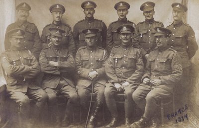Grupo de soldados ingleses, 1ª Guerra Mundial, França 1917 (foto a p/b) de English Photographer
