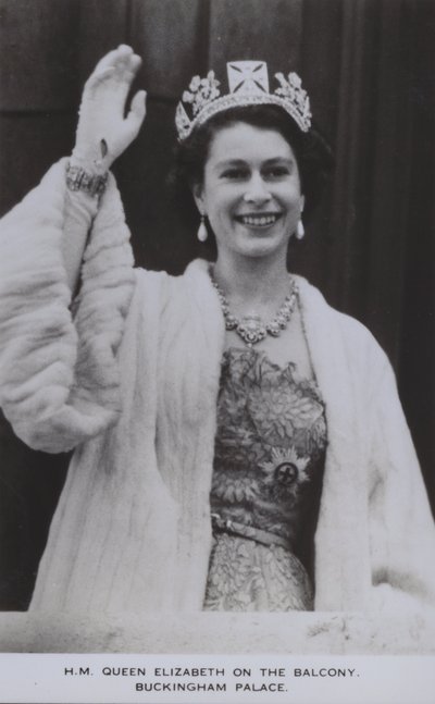 HM Queen Elizabeth na varanda, Buckingham Palace (foto a p/b) de English Photographer