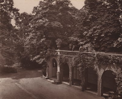 Holland House, Londres: Terrace over Colonnade, South Side (foto p/b) de English Photographer