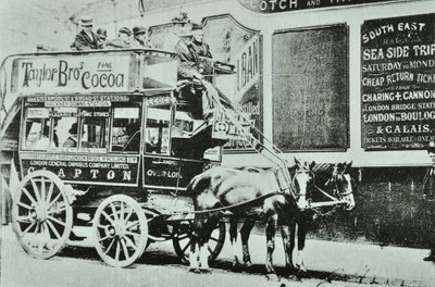 Omnibus Horse-drawn com passageiros, 1899 de English Photographer