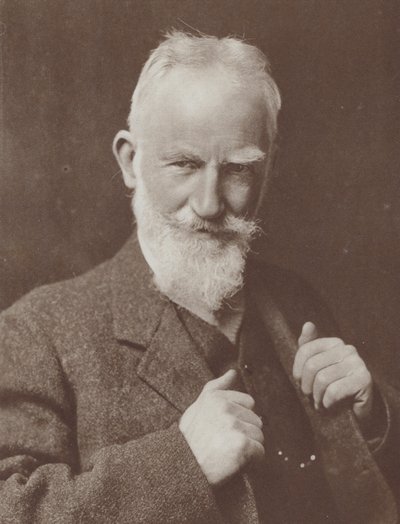 O dramaturgo irlandês George Bernard Shaw, vencedor do Prémio Nobel da Literatura de 1926 (fotografia a preto e branco) de English Photographer