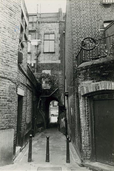Jack, o Estripador: Woods Buildings, Whitechapel Road de English Photographer