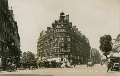 Knightsbridge e Brompton Road, SW, Londres de English Photographer