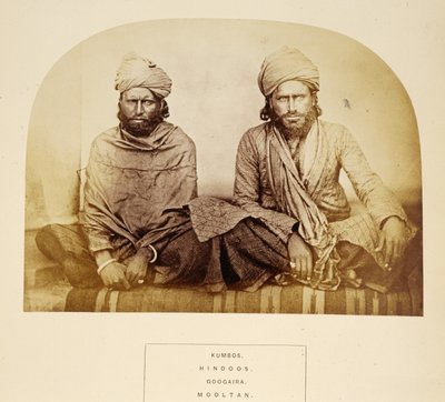 Kumbos, Hindoos, Googaira, Mooltan, de The People of India, de J. Forbes Watson, publicado em 1868 (albumen print) de English Photographer