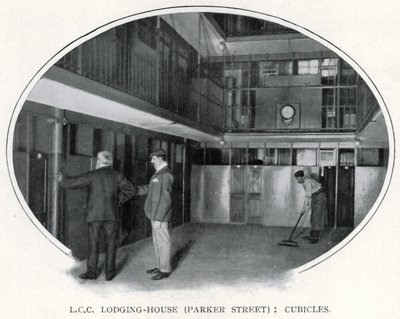 L.C.C. Lodging-House (Parker Street): Cubículos (foto a p/b) de English Photographer
