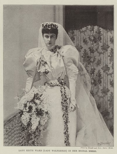 Lady Edith Ward (Lady Wolverton) em seu vestido de noiva de English Photographer