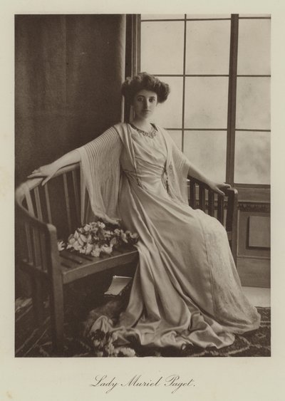 Lady Muriel Paget (fotografia a preto e branco) de English Photographer