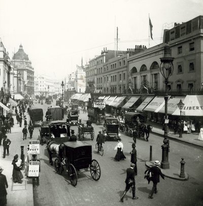 Liberty and Co, Regent Street, Londres de English Photographer