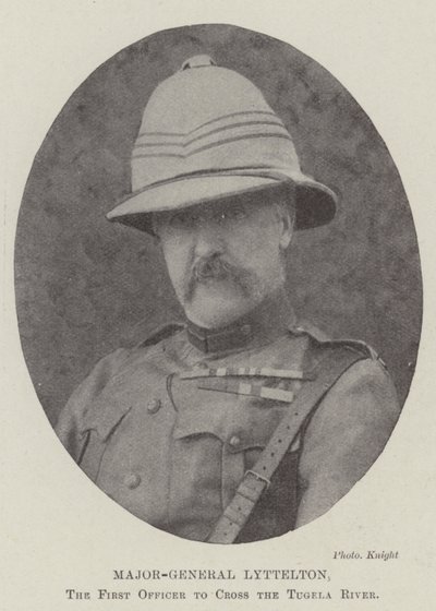 Major-General Lyttelton, o primeiro oficial a atravessar o rio Tugela de English Photographer