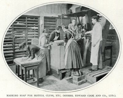 Sabonete de marcação para Hotéis, Clubes, etc. (Sr. Edward Cook and Co., Ltd.) (foto a p/b) de English Photographer