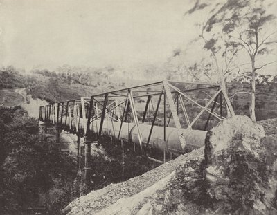 Tubulações da fonte de água de Melbourne, sobre o rio da abundância, Greensborough de English Photographer